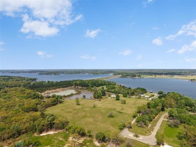 This beautiful, immaculate property is the sanctuary that offers - photo 4