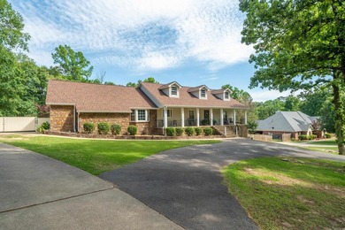 Welcome to this spectacular 5 Bedroom, 3.5 Bath custom home - photo 2