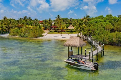 Yes, you can have it all! Tucked away behind mature tropical - photo 3