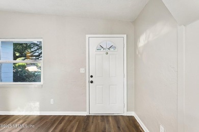 Cute Concrete Block 3BR/1BA home. Remodeled 3 years ago w/new - photo 7