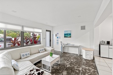 A Modern Coastal Home nestled in the prestigious Las Olas by the - photo 3