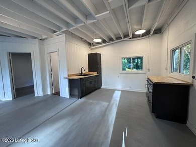 Charming 3 Bedroom 1.5 Bath home situated on an oversized double - photo 4