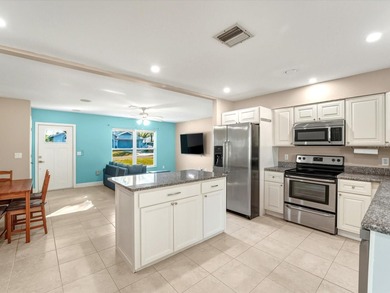 WELCOME TO THE HEART OF SOUTH VENICE - UPDATED, MOVE-IN READY - photo 3