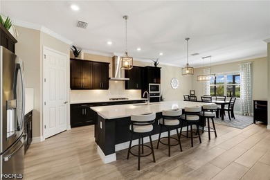 Shows like a model! Elegant best-selling Summerville floor plan - photo 9