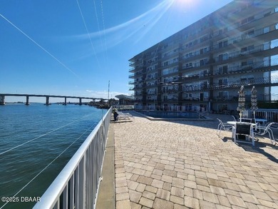 (private lake, pond, creek) Condo For Sale in New Smyrna Beach Florida