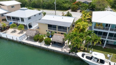 Waterfront duplex located on a wide, deep boating canal with - photo 4
