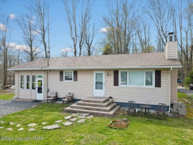 Arrowhead Lake Home For Sale in Pocono Lake Pennsylvania