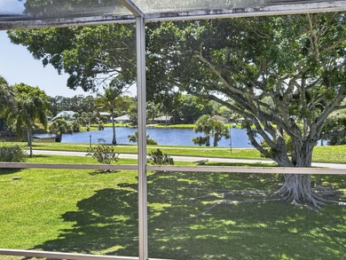 Welcome to your tranquil Florida retreat! This light-filled - photo 1