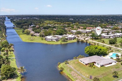 Welcome to your tranquil Florida retreat! This light-filled - photo 2