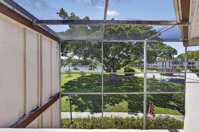 Welcome to your tranquil Florida retreat! This light-filled - photo 4