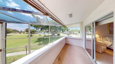 Welcome to your tranquil Florida retreat! This light-filled - photo 5