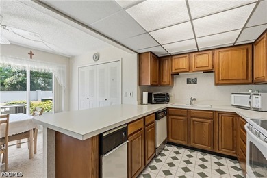 This ground-floor 2-bedroom, 2-bathroom condo is fully furnished - photo 4
