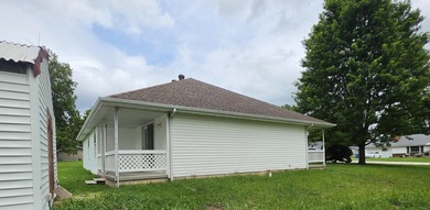 1,255 Square foot home with an open floor plan has a vaulted - photo 5