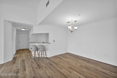 This beautifully updated third-floor unit offers a spacious - photo 12
