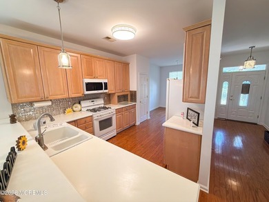 Welcome to this beautifully maintained EXPANDED Wentworth model! - photo 13