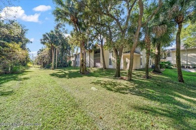 Beautifully renovated second-floor condominium in the desirable - photo 19