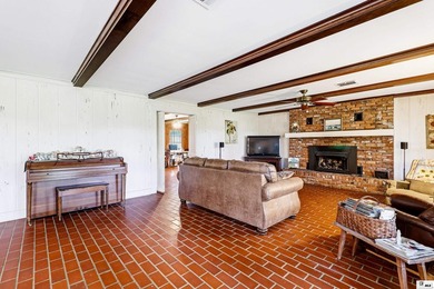 Welcome to your own private retreat! This stunning 4 bedroom, 4 - photo 4