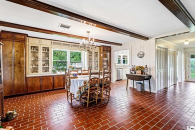 Welcome to your own private retreat! This stunning 4 bedroom, 4 - photo 8