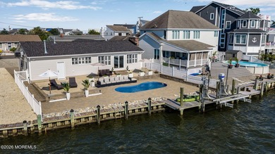 Waterfront Living at Its Finest in Green Island! Wake up every - photo 2