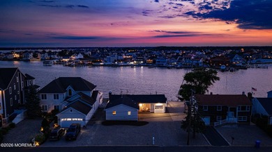 Waterfront Living at Its Finest in Green Island! Wake up every - photo 3