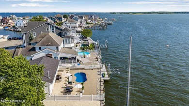Waterfront Living at Its Finest in Green Island! Wake up every - photo 4