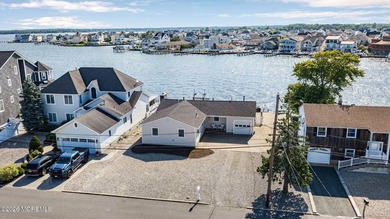 Waterfront Living at Its Finest in Green Island! Wake up every - photo 7