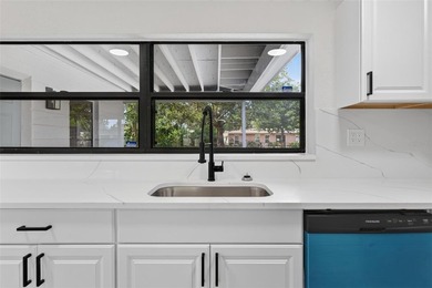 Welcome to this beautifully renovated 3-bedroom, 2-bathroom home - photo 6