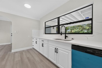 Welcome to this beautifully renovated 3-bedroom, 2-bathroom home - photo 7