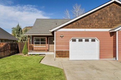 Welcome to this beautifully maintained townhouse in a quiet - photo 2