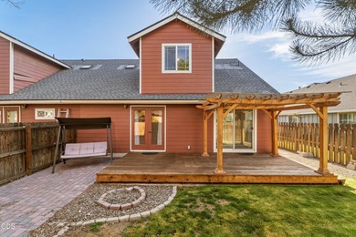 Welcome to this beautifully maintained townhouse in a quiet - photo 4