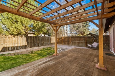 Welcome to this beautifully maintained townhouse in a quiet - photo 7