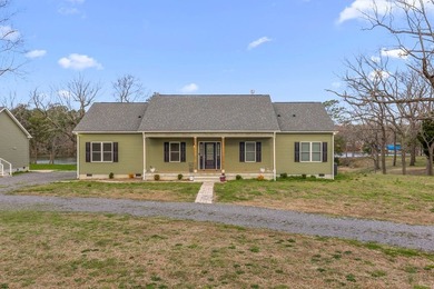 Enjoy effortless waterfront living on Greenvale Creek, just off - photo 4