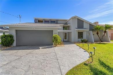 Cape Coral Lakes Area Home For Sale in Cape Coral Florida