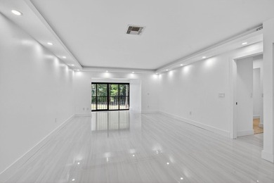 ABSOLUTELY STUNNING FULLY RENOVATED CONDO | BOCA LAGO COMMUNITY - photo 3