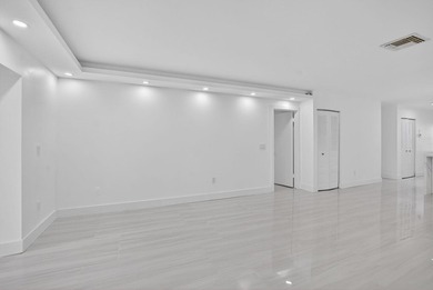 ABSOLUTELY STUNNING FULLY RENOVATED CONDO | BOCA LAGO COMMUNITY - photo 6