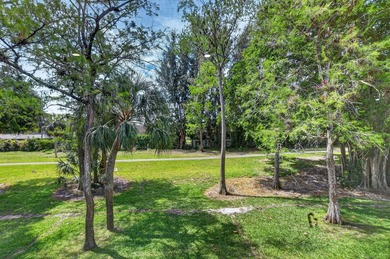 ABSOLUTELY STUNNING FULLY RENOVATED CONDO | BOCA LAGO COMMUNITY - photo 10