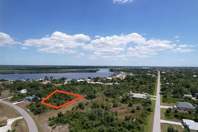 LOT NEAR WATERFRONT PROPERTIES, IN THIS UPSCALE AND GORGEOUS - photo 2