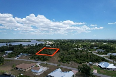 LOT NEAR WATERFRONT PROPERTIES, IN THIS UPSCALE AND GORGEOUS - photo 8
