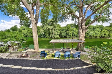 Fully furnished, new covered waterfront deck, fresh exterior - photo 12