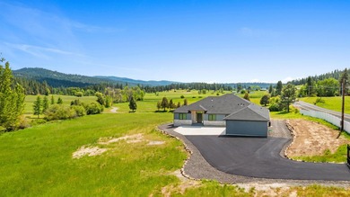 Experience an exceptional lifestyle in this stunning new - photo 4