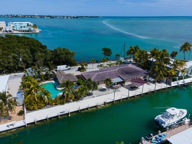 Welcome to your dream waterfront retreat in the heart of the - photo 2