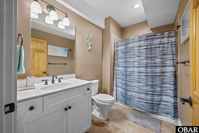 Exceptionally maintained and perfectly situated in an unbeatable - photo 25