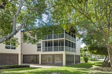 PRIVACY GALORE! For buyers who crave true seclusion and one - photo 2