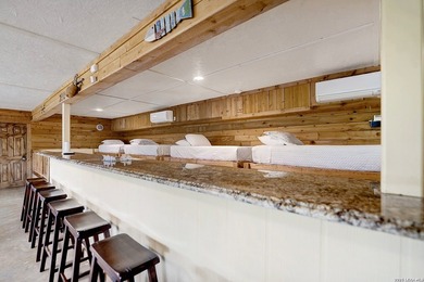 Fully furnished, new covered waterfront deck, fresh exterior - photo 35