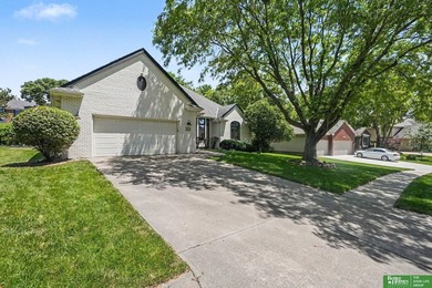 Extremely rare opportunity to own a spacious ranch-style home in - photo 3