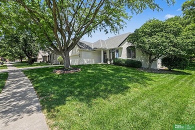 Extremely rare opportunity to own a spacious ranch-style home in - photo 4