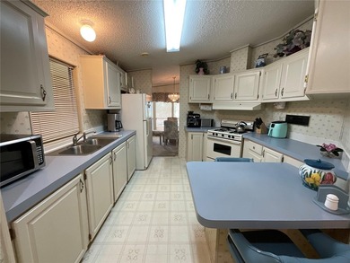 Under contract-accepting backup offers. TURN-KEY & MOVE-IN - photo 5