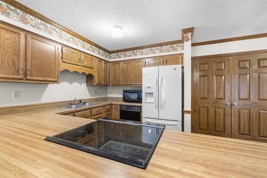 Back on the market with a new roof. Bartlett Place Condominium - - photo 8