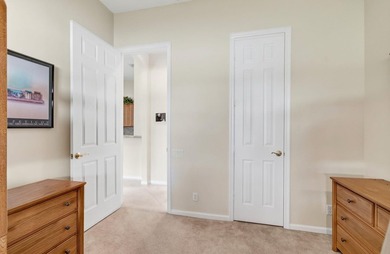 Welcome to this charming 3-bedroom, 2.5-bathroom single-story - photo 14