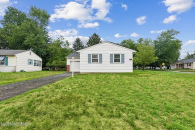 Welcome to this charming Canterbury model located in the - photo 4